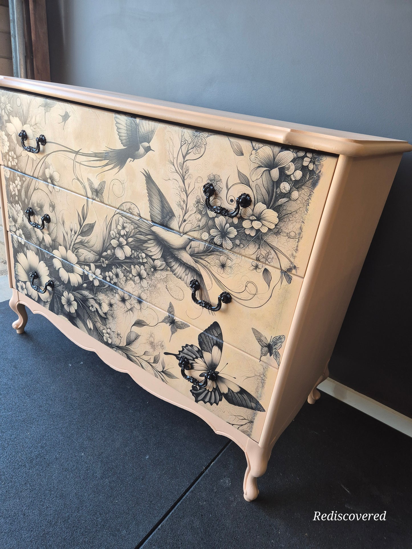 Dreamy Chest of Drawers