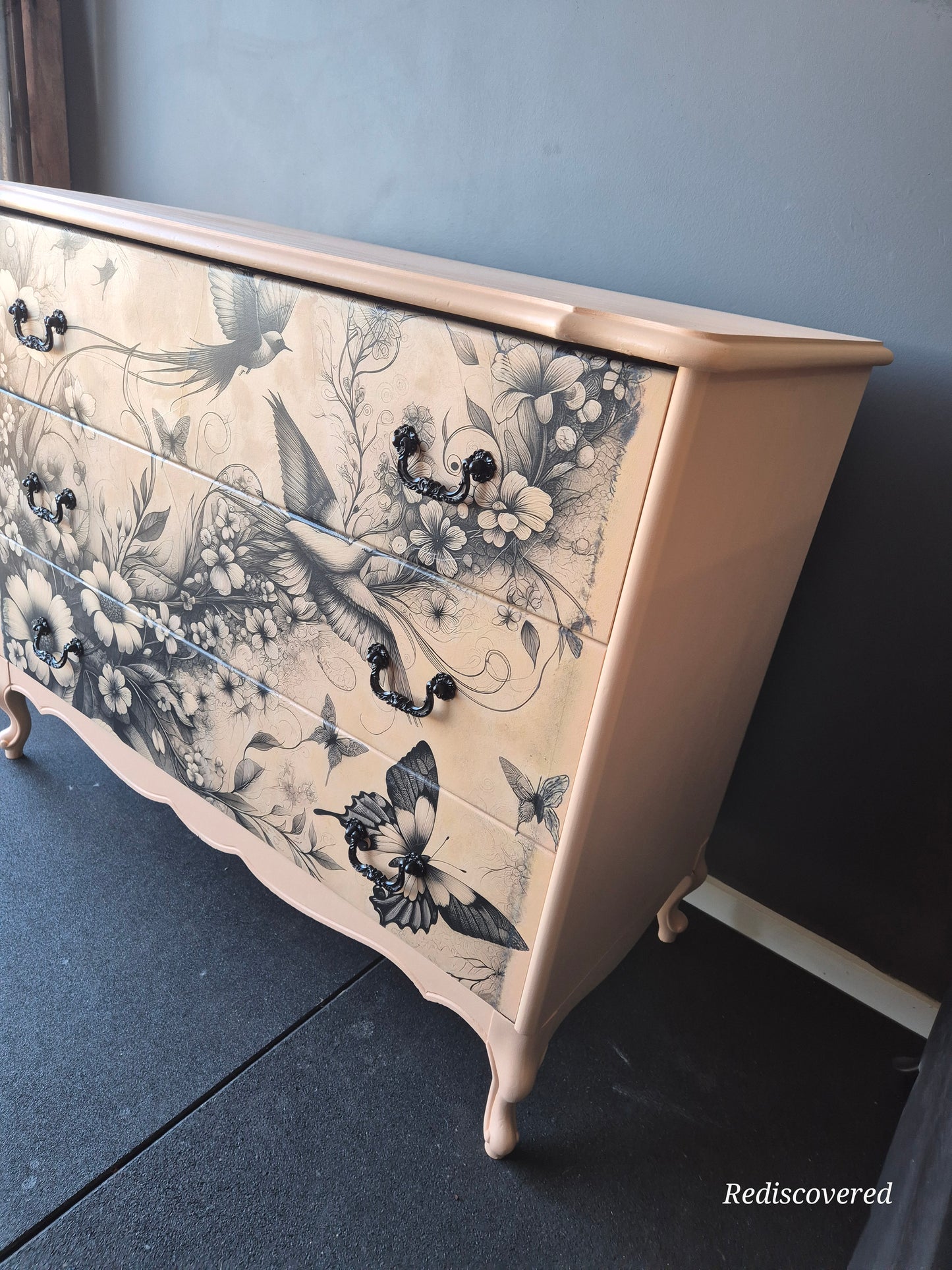 Dreamy Chest of Drawers