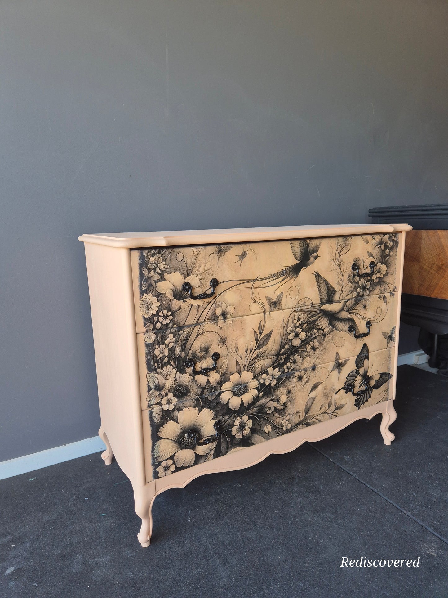 Dreamy Chest of Drawers
