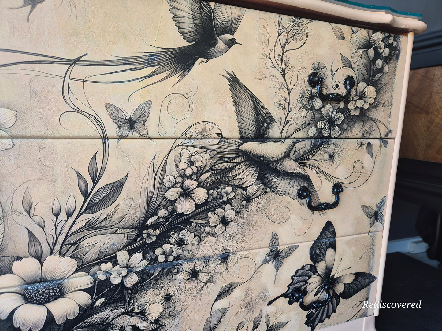 Dreamy Chest of Drawers