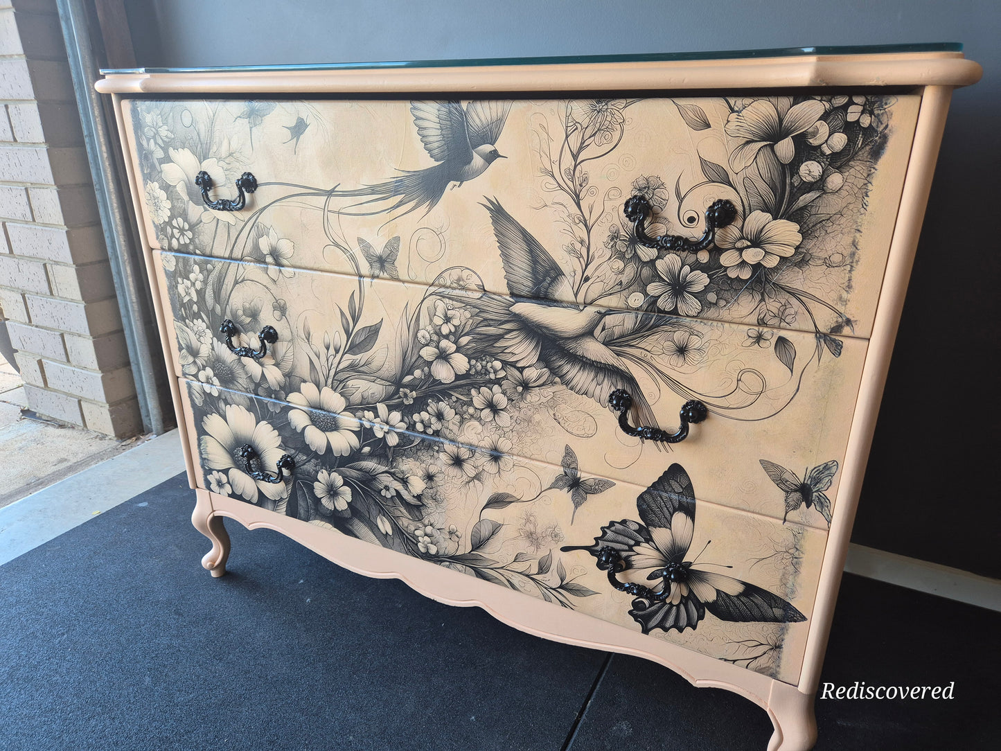 Dreamy Chest of Drawers