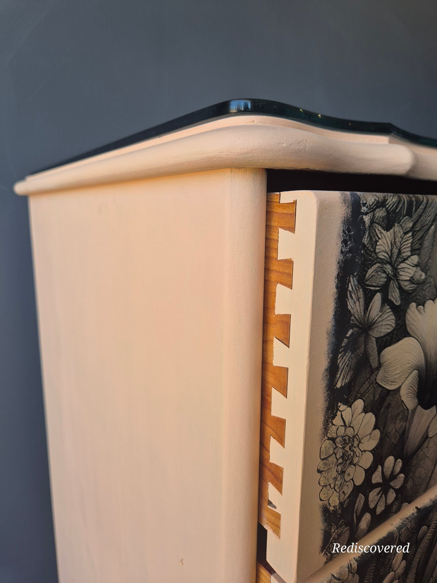 Dreamy Chest of Drawers