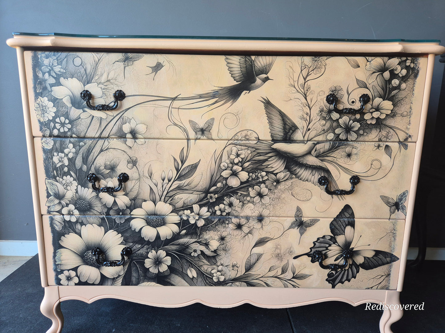 Dreamy Chest of Drawers